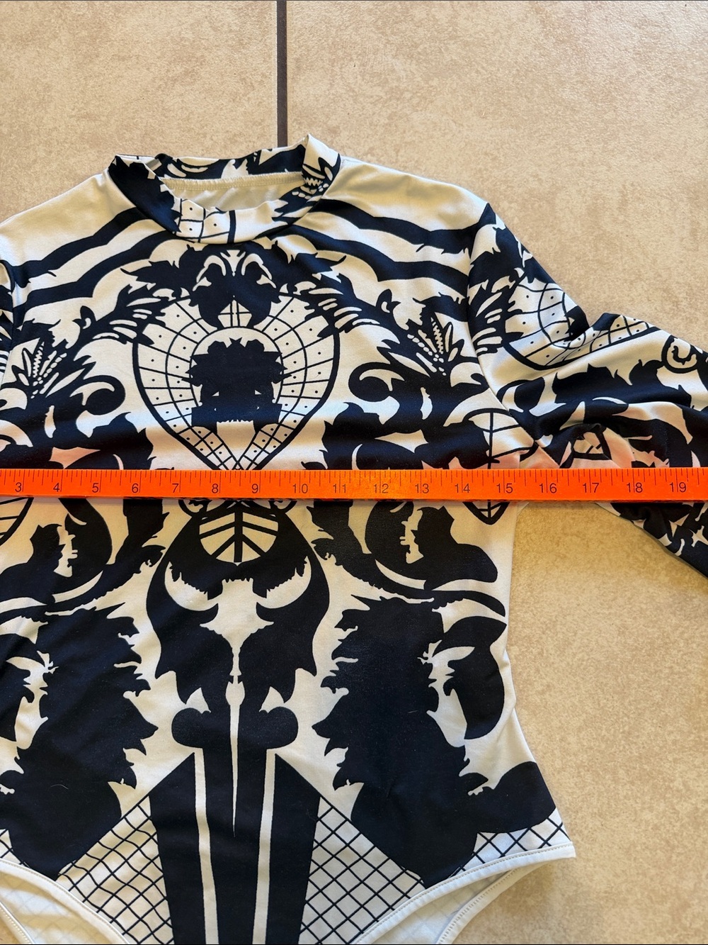 SHEIN black and white Long-Sleeve Abstract Fleur Bodysuit - Picture 3 of 6